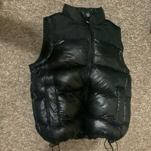 I am selling a great drip jacket when you buy it you will love it it’s black 💧